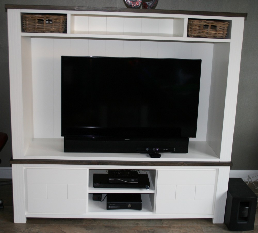 Knipoog Uiterlijk oneerlijk TV meubel of opzetkast met rotan mandjes | HandMade Interior - Meubels en  Interieurbouw