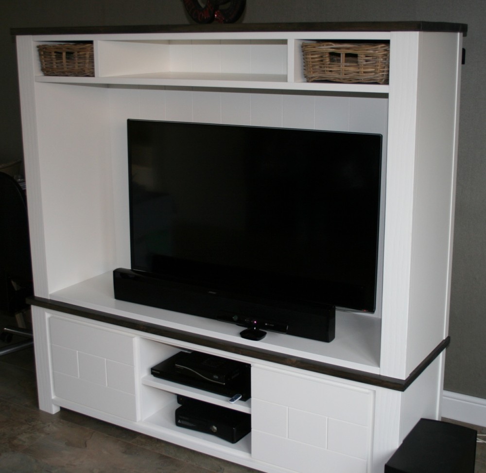 Knipoog Uiterlijk oneerlijk TV meubel of opzetkast met rotan mandjes | HandMade Interior - Meubels en  Interieurbouw