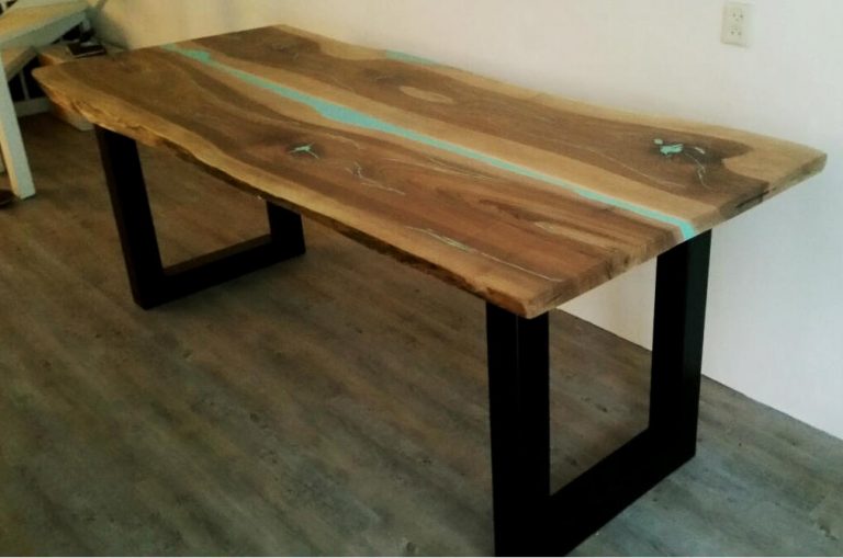 Boomstamtafel / tafel van noten, eikenhout met epoxy HandMade